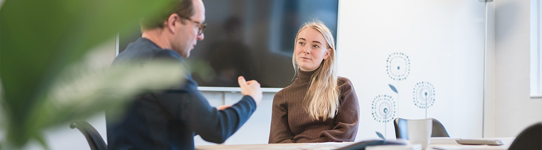 To personer taler om personlighedstest