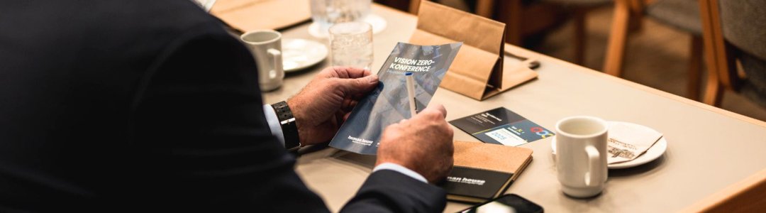 Mand til konference