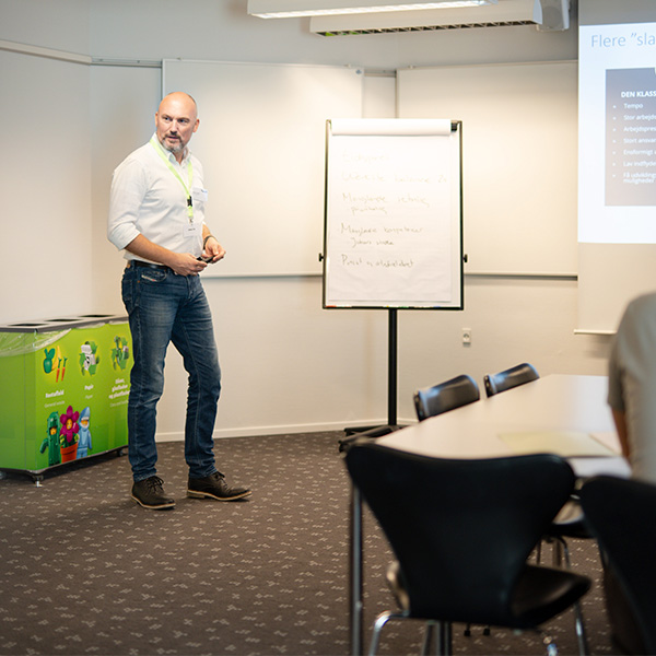 Konsulent fra Human House laver analyse