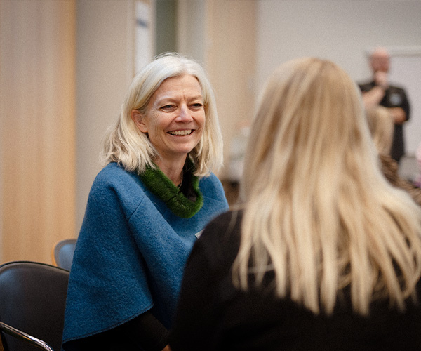 To personer taler om MBTI