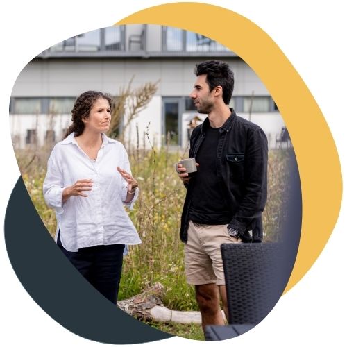 To ledere taler sammen